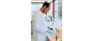 Dr. Alejandro Salinas Vaccaro working in the lab.