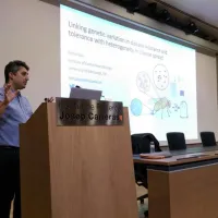 Pedro giving a talk at the Instituo de Recerca Josep Carreras 