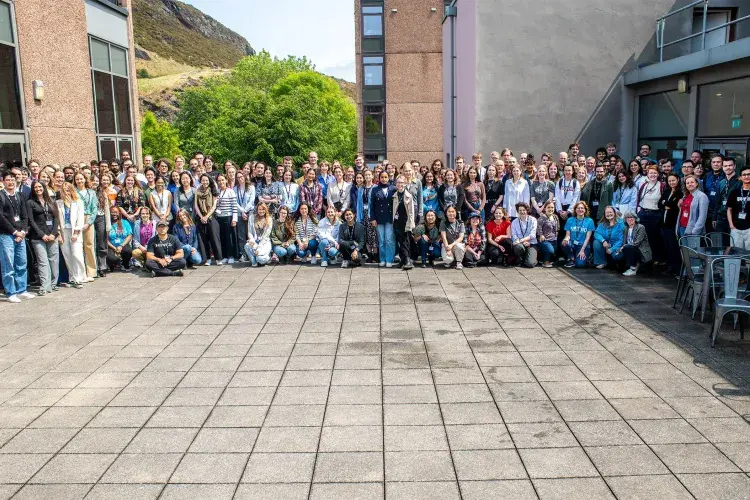 Image of large group of symposium attendees