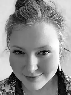 Annegret-Honsbein-Headshot
