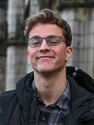 Pierce-Bozeat-Headshot