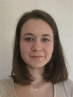 Karolina-Brzezinska-Headshot