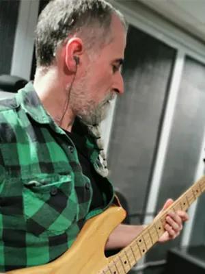 Photo of Jose de las Heras playing guitar
