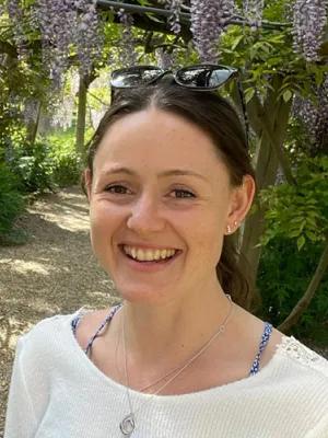 Dr Annis Richardson