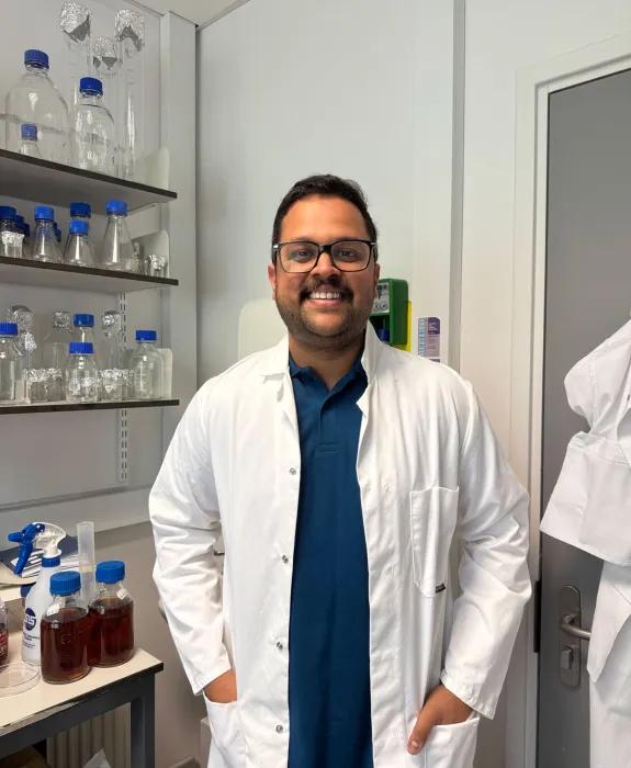 Photo of Shaunak Burse in the lab