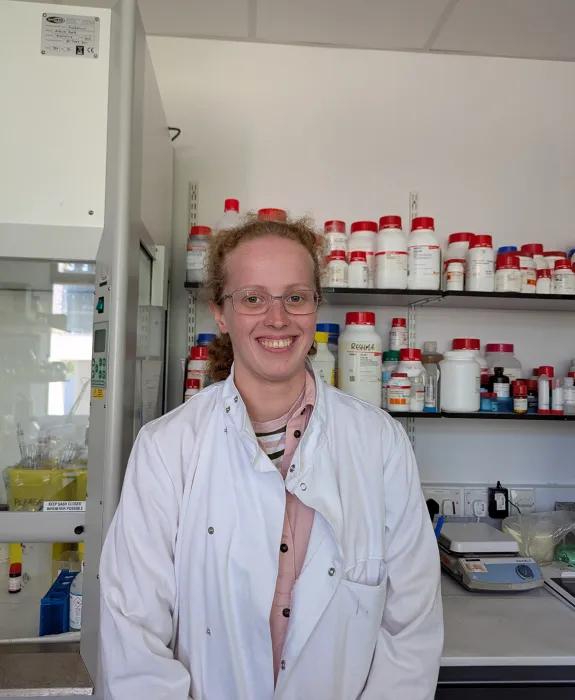 Photo of Susanna Alsop in the lab
