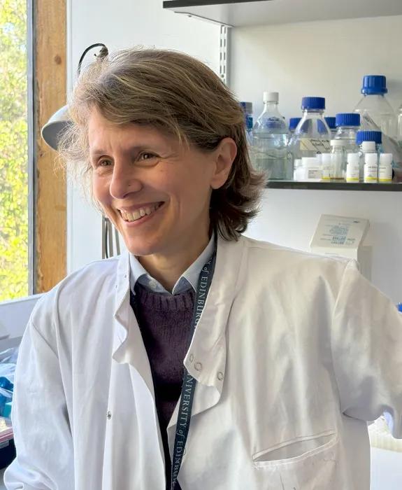 Photo of Sara Buonomo in the lab